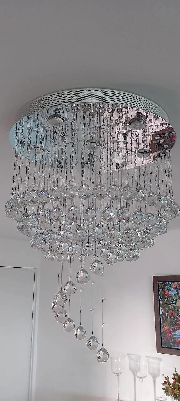 Lustre de sobrepor finalizado com alta luminosidade e brilho